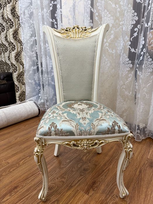 Мебель стол и 12 стульев