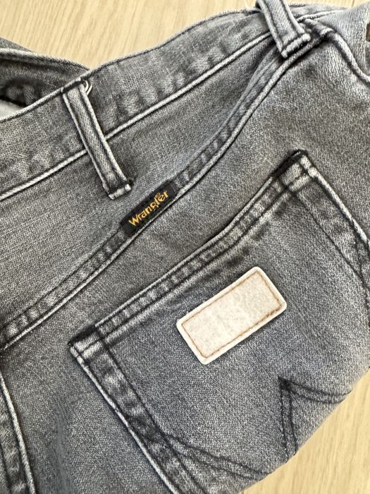 Джинсы серые Wrangler