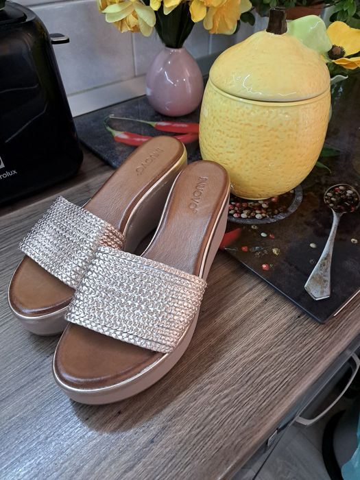 Papuci Inuovo din piele mas 38