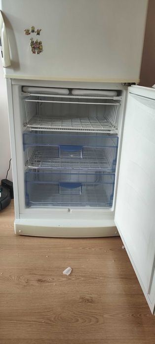 Работещ хладилник със забележки