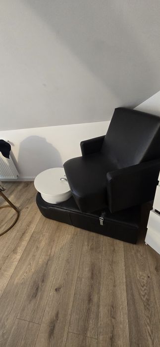 Scaun pedichiură profesional cu bazin – confortabil și elegant