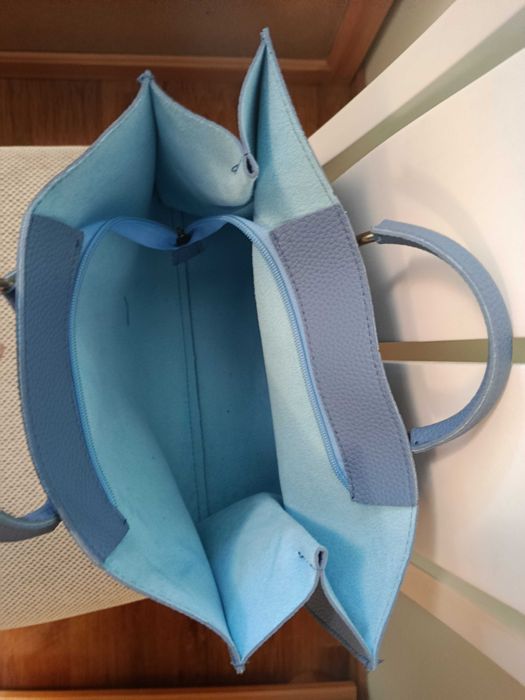 Дамска синя чанта с ресни