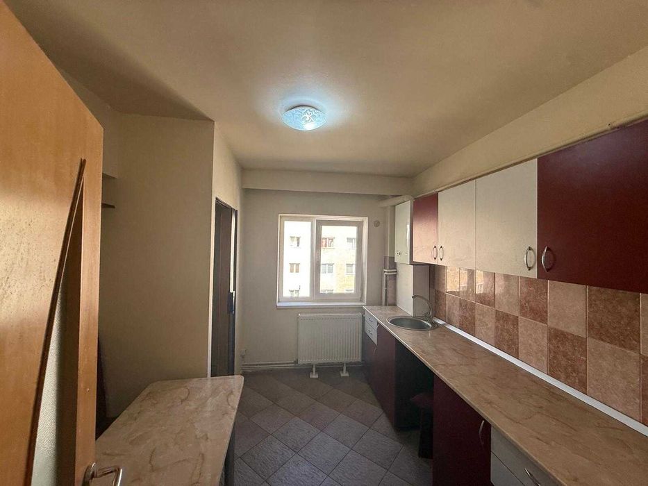 Apartament de vanzare in Hateg - 2 camere, decomandat, spatios, cu garaj, zona buna.