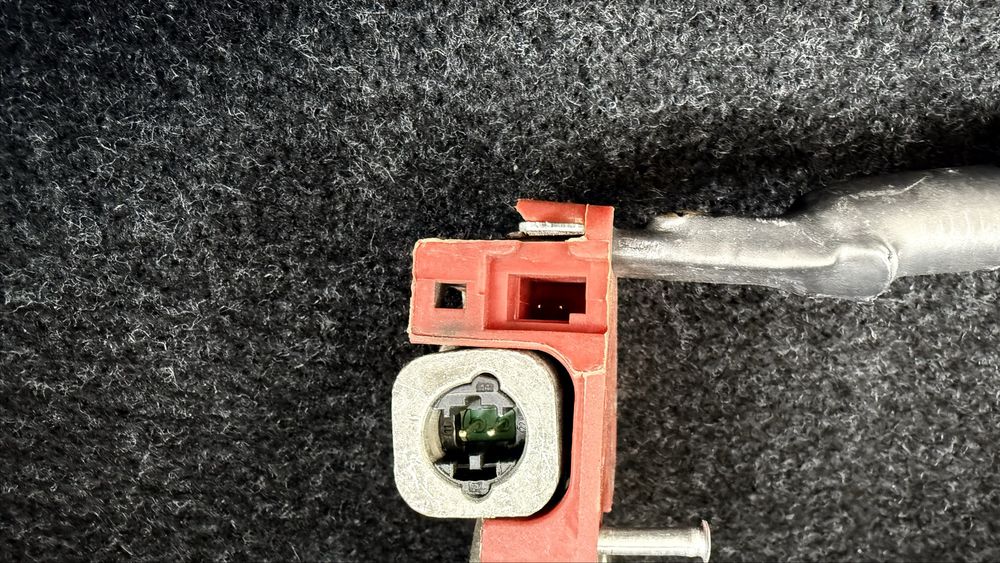 Пиропатрон плюсов кабел за БМВ G20/21