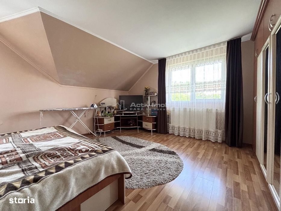 Casa - Vila - str. Piatra Craiului