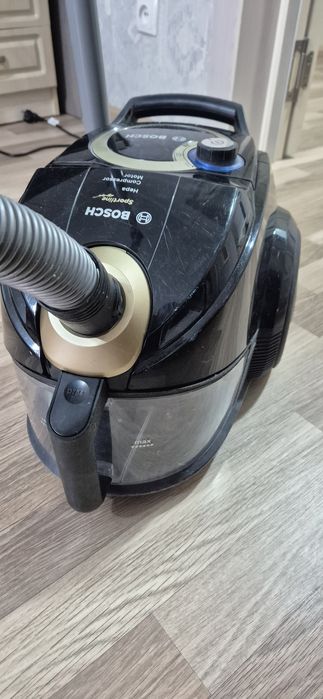 Бытовая техника: б/у пылесос и утюг