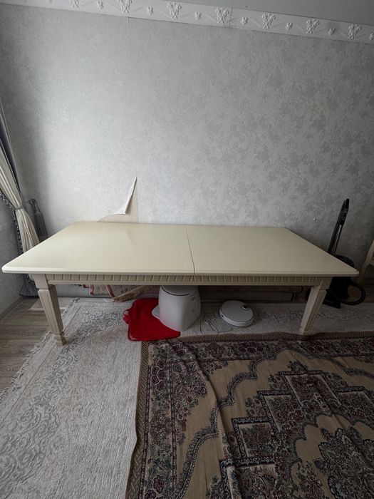 Стол со стульями