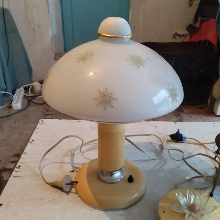 Светильник продам .