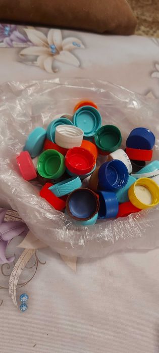 Продаются пробки пластиковые винтовые