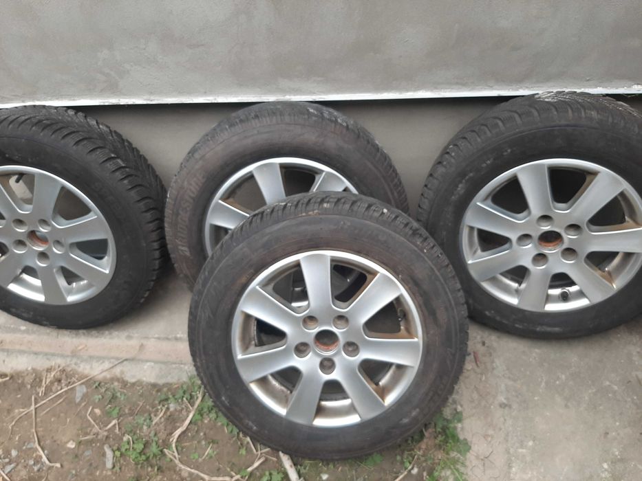 Vind cauciucuri cu janta aliaj în stadiu foarte bune