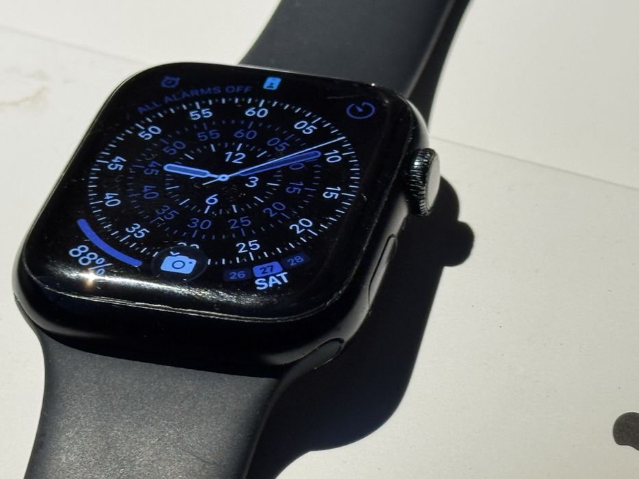 Apple Watch 7 45mm + феноменални каишки