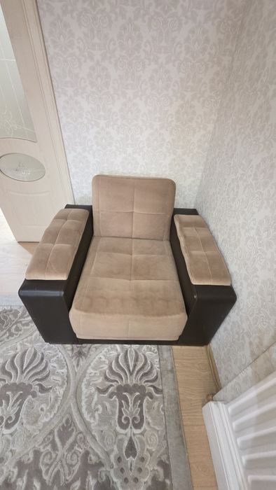 2.          кресла.