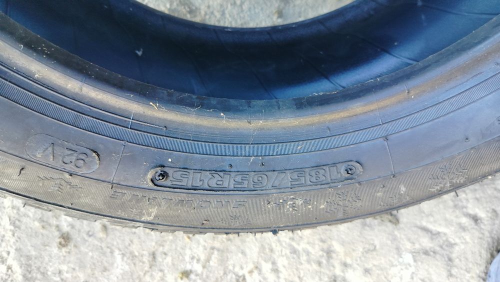 Vând 2 ANVELOPE de iarnă NOI!