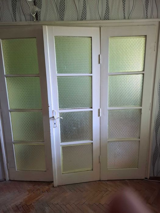 Продавам врати с каси