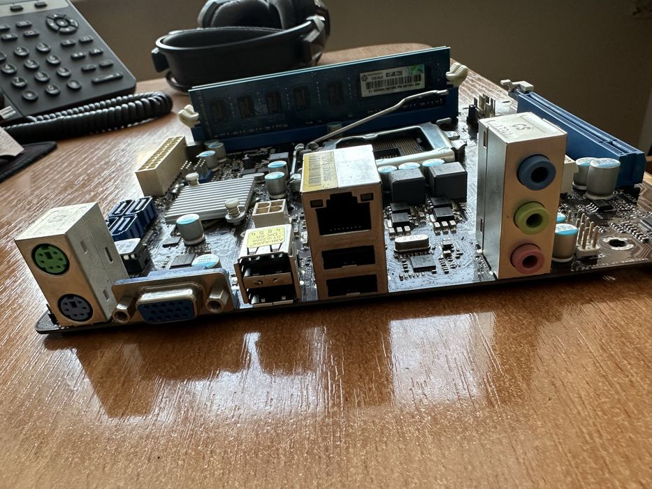 Продам материнскую плату