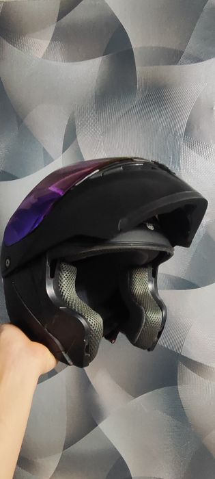 Продам мотошлем в отс