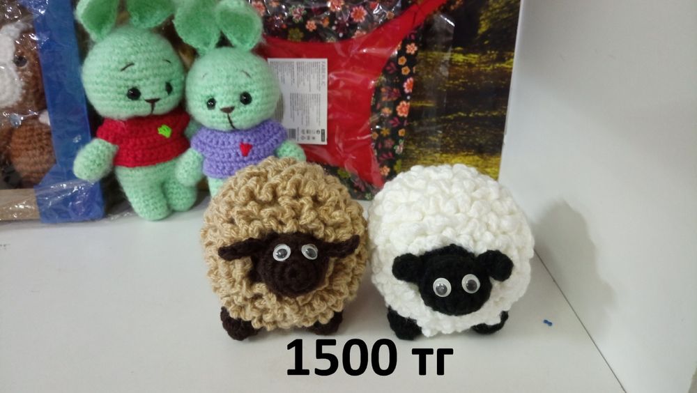 Вязаные игрушки ручной работы.