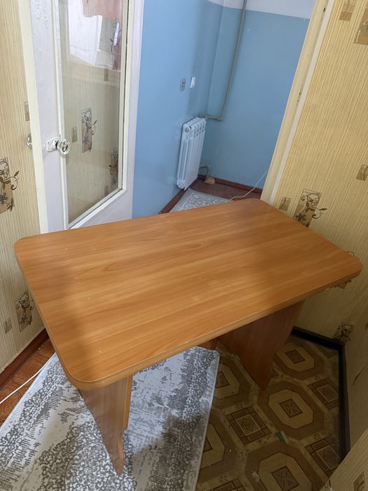 Стол б/у, в хорошем состоянии