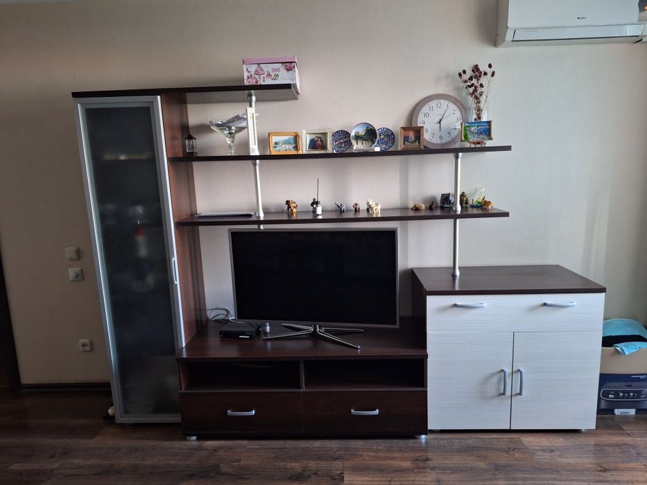 Продам шкаф для телевизора и посуды