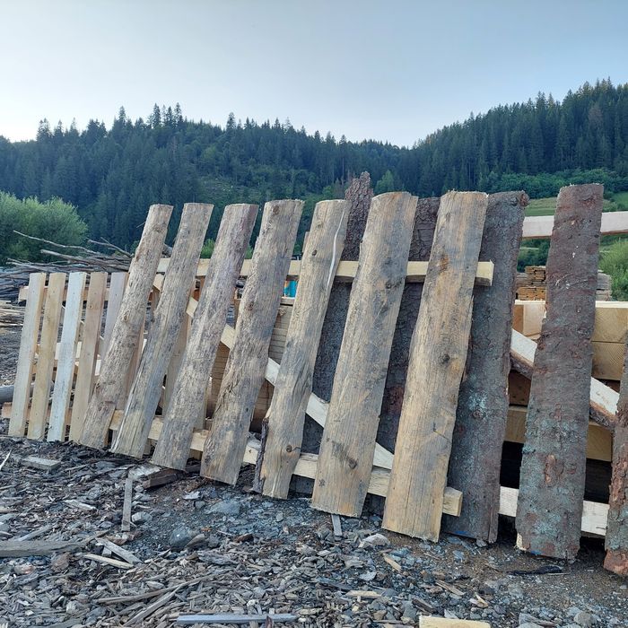 Panouri gard și materiale lemnoase