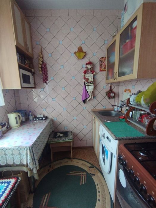 Продам квартиру на ялангаче ,третий этаж.