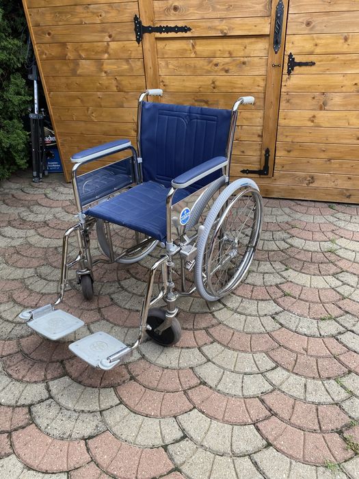 Vand scaun cu rotile in stare buna de funtionare