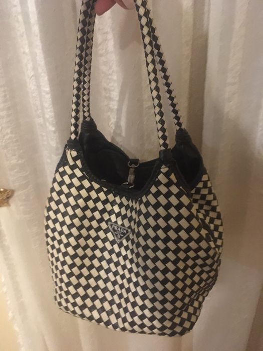 Чанта дамска кожена , бяло черна - голям размер