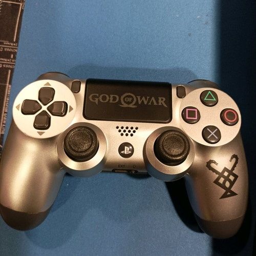 Плейстейшън 4 про God of War limited edition
