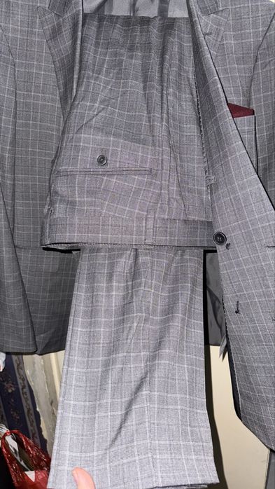 Продаю мужской костюм