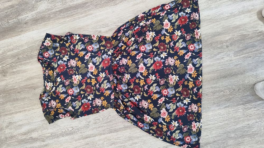 Страхотни рокли xs/s 5 eur.