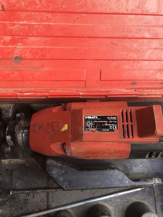 Masina de carotata Hilti DD 100 MEC cu carota inclusa