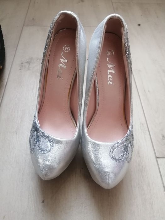 Pantofi cu toc si platforma