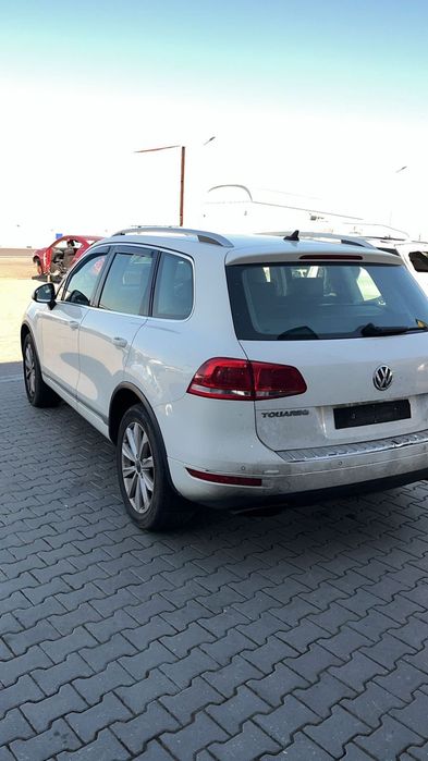 Dezmembram Volkswagen Touareg 3.0 TDI (CRC) din 2013