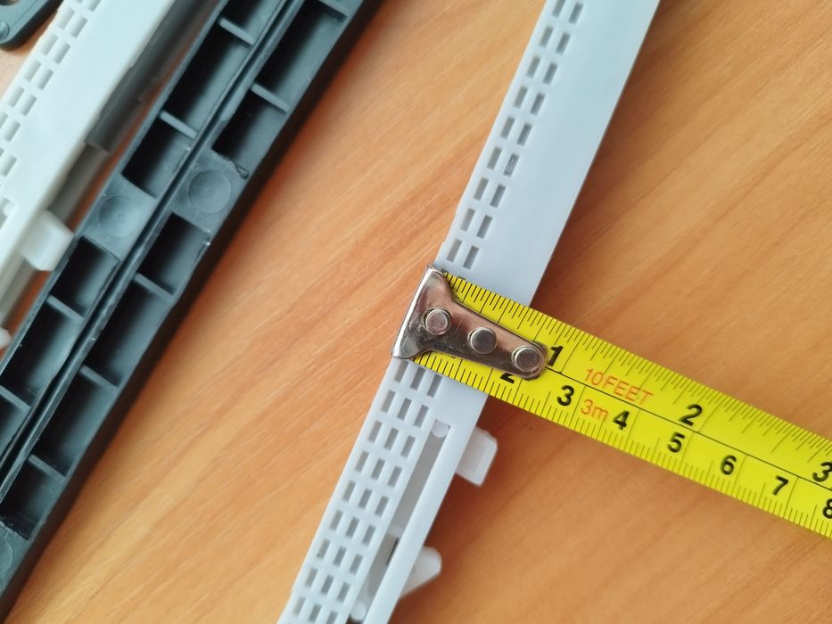 Механизъм за плъзгащи врати на гардероб, Метални държачи за полица