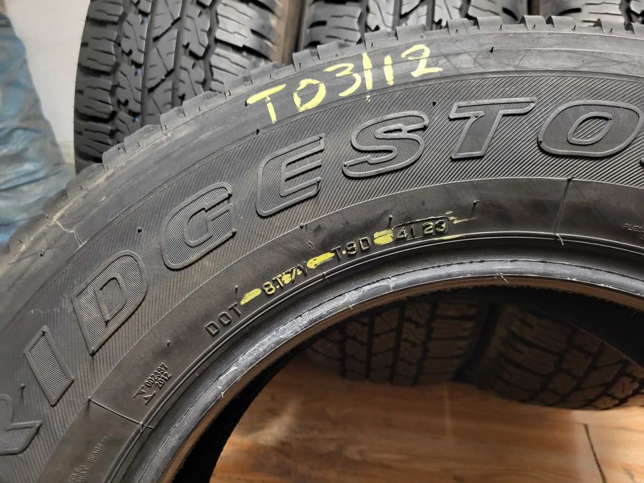 265/65/17  Bridgestone DOT4123 / джип