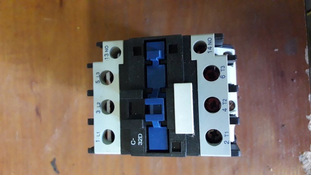 Продам контактор .