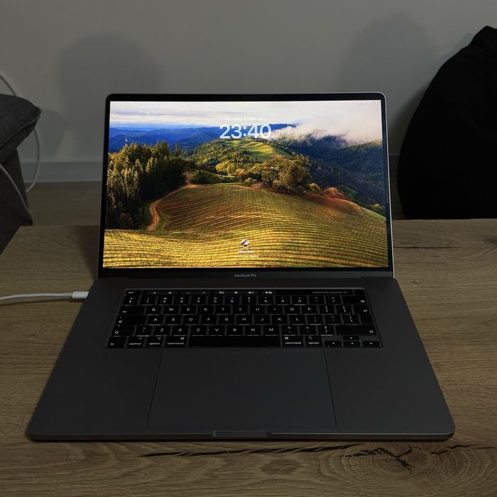 MacBook Pro 16” 2019 / i7 / 16gb / 512gb ssd