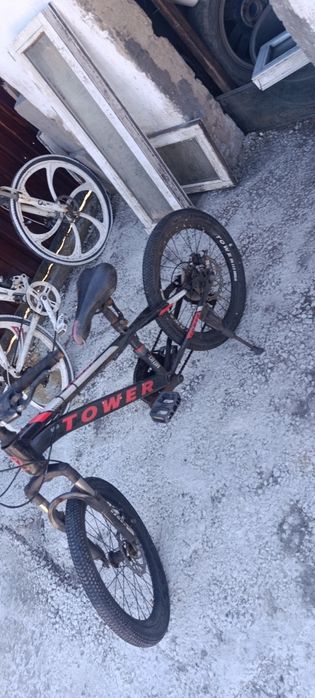 Велики БМВ и товер за два велика