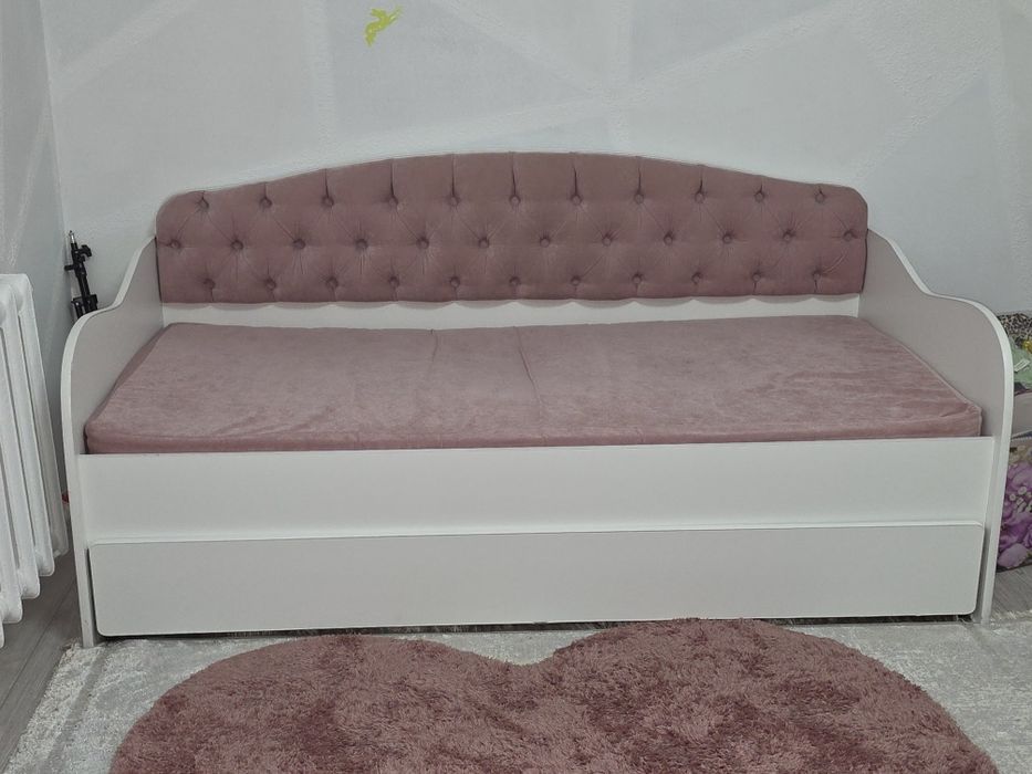Продам подростковую кровать(180см×90 см).В отличном состоянии.