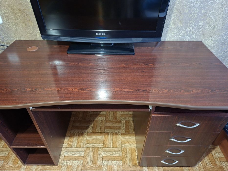 Продам компьютерный стол