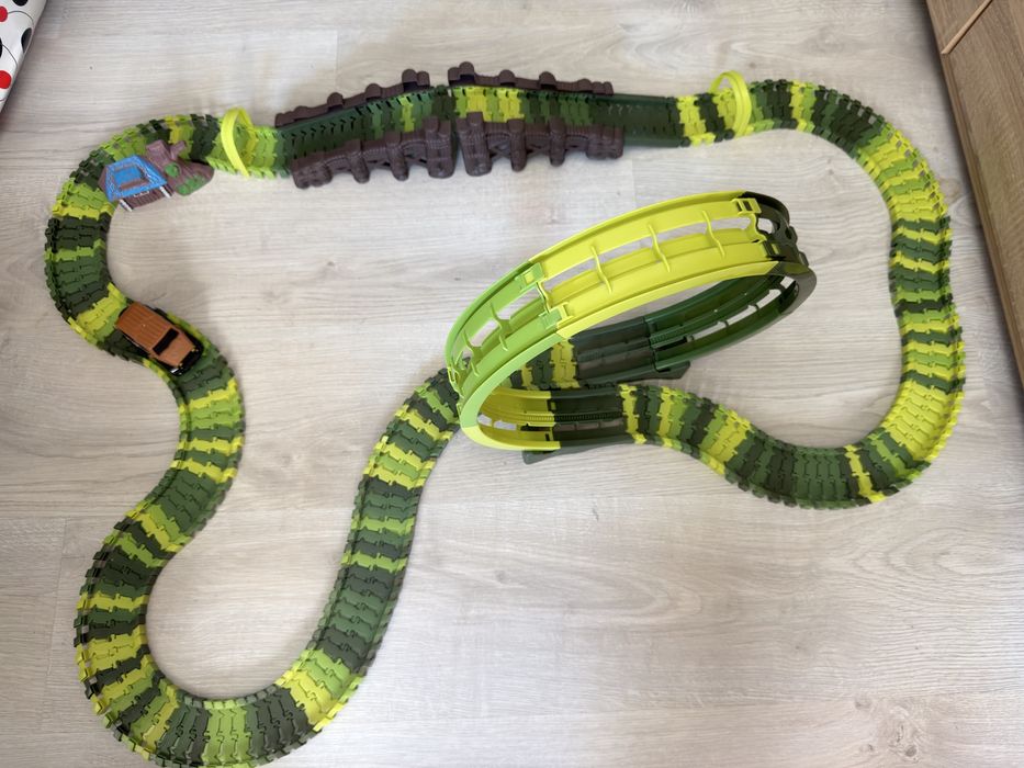 Писта играчка с много части