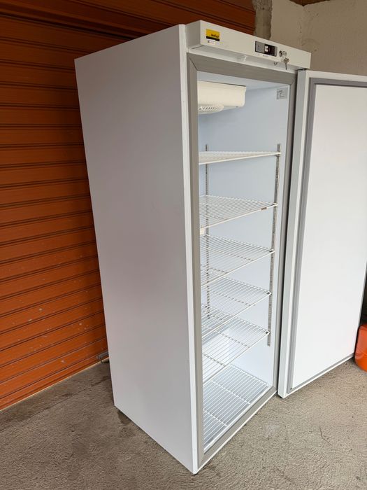 Професионален вертикален фризер NordCap – отлично запазен