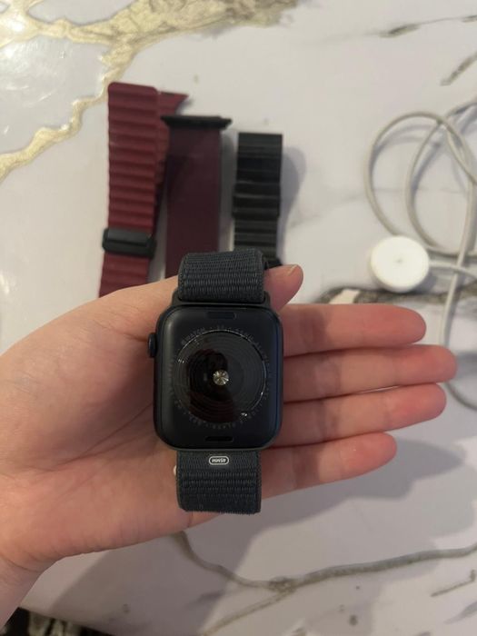 Срочно продам Apple Watch se 2