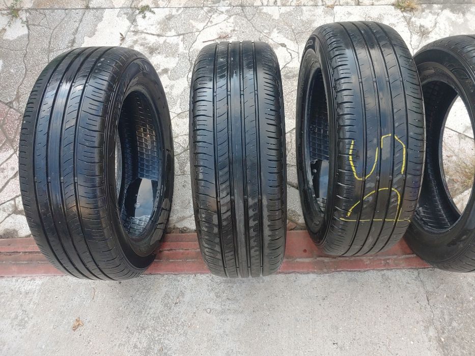 Vand anvelope vara Dunlop Enasave EC 300+ dimensiunea 215/60 R17 in stare foarte buna