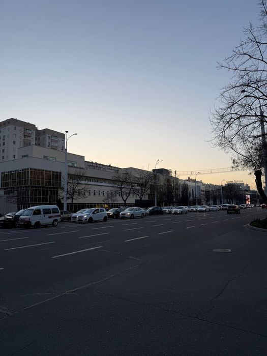 Срочно угловая квартира под офис у метро Ойбек высокая проходимость