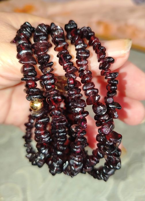 Гривна от Гранати