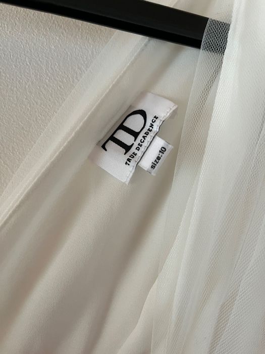 Бяла официална рокля