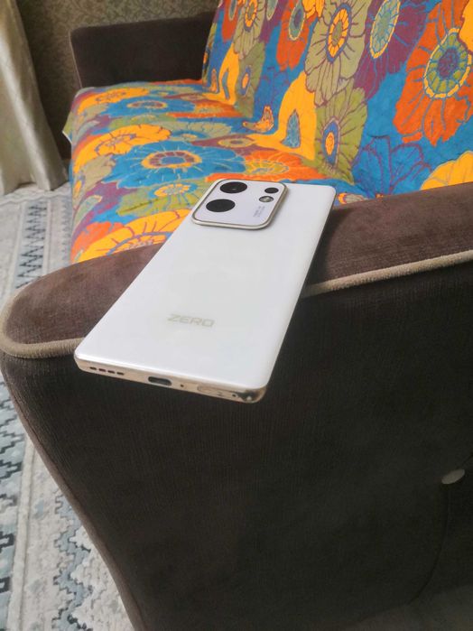 Телефон. Infinix zero30.смартфон