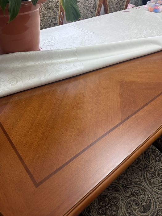 Продам стол и стулья