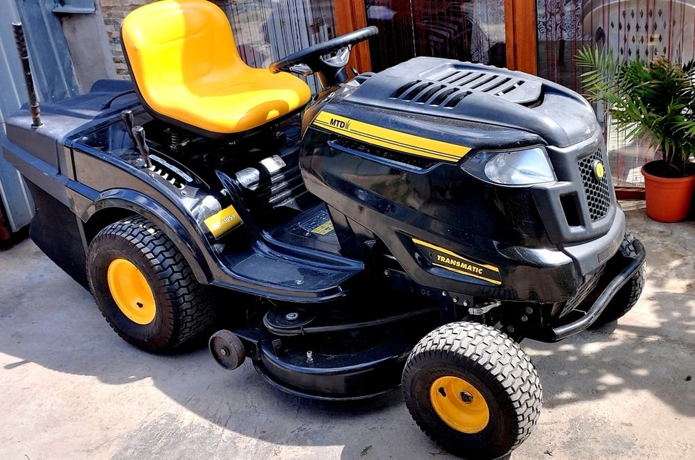 tractoras tuns iarba gazon 2 cilindri 2200euro